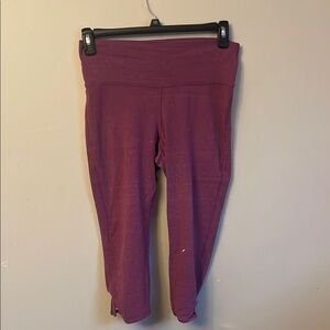 Old Navy Women's Purple Capris (Bin X)​